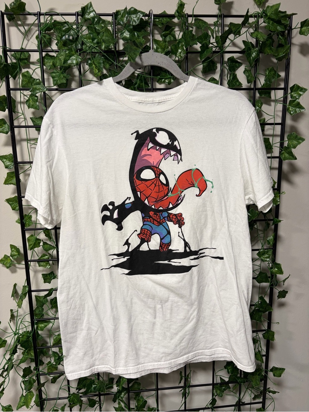 Marvel White Short-Sleeve Spider-Man & Venom Cartoon Graphic Tee